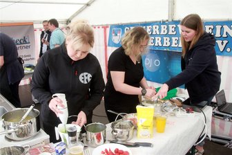 Worauf sich die Besucher des Elsterberger Brunnenfestes freuen können - Die Mädels vom Elsterberger Faschingsclub haben zum Brunnenfest den Titel beim Kochwettbewerb der Vereine aus dem Vorjahr zu verteidigen.