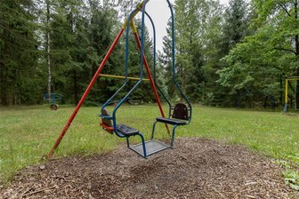 Worauf sich Kinder am neuen Spielplatz in Grünbach freuen können - Die alten Spielgeräte sind stark verschlissen und deshalb nicht mehr sicher.