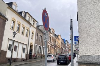 Wozu es in der Nacht ein Halteverbot in Netzschkau braucht - Das nächtliche Halteverbot ist zurzeit deaktiviert, wird aber noch einmal gebraucht.