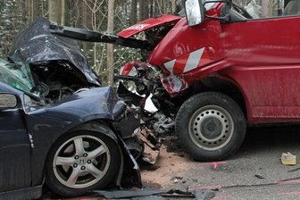 Wünschendorf: Autofahrer bei Unfall tödlich verletzt - 