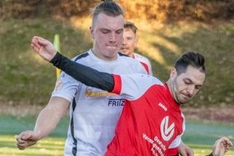 Würschnitztal-Derby endet remis - Denny Schürer (r.) und die SpG Mitteldorf/Neuwürschnitz konnten gegen Elias Alexander Dorfmüller und seine Fortuna nur vier Minuten lang die Führung halten.