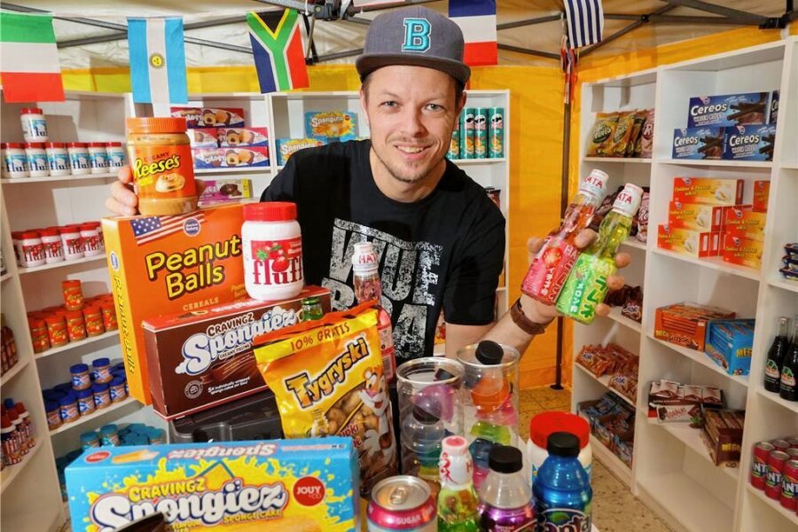 Wüstenbrand: Bei "Onkel Charly" geht bald die Post ab - In einem Pop-up-Store gibt Inhaber Marius Kleine schon einen Vorgeschmack auf das künftige Angebot im geplanten Kiosk mit Poststelle und Lottoannahme. 