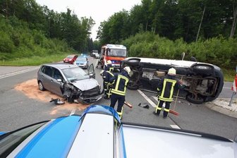 Wüstenbrand: Zwei Personen bei Unfall an A4-Auffahrt verletzt - Bei einem Unfall auf der Limbacher Straße in Wüstenbrand ist am Montagmorgen eine Person verletzt worden.