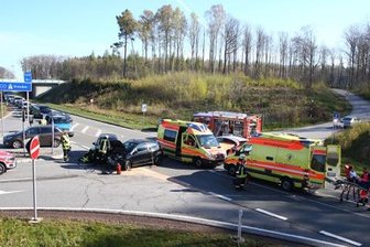 Wüstenbrand: Zwei Verletzte bei Auffahrunfall an A4-Abfahrt -