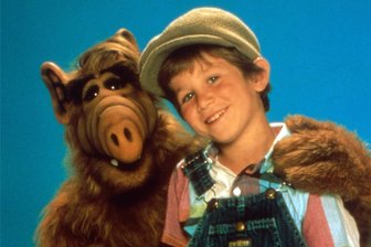 Wurde nur 46 Jahre alt: „Alf“-Star Benji Gregory ist tot - Benji Gregory mit „Alf“ in den 80ern.
