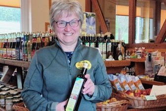Wurst und Selbstgebackenes: 800 Gäste bei der Agrargenossenschaft Bergland in Clausnitz - Kerstin Pahlke, Vorstand der Agrargenossenschaft Bergland (Bild: Hofladen) war zufrieden mit dem Frühlingsfest. 