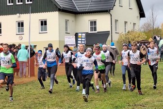 Wurzellauf lässt Erzgebirger auf erfolgreiche Weltmeisterschaft hoffen - Der Start- und Zielbereich befand sich am Vereinsheim in Gelobtland.