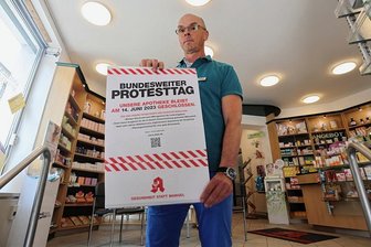 Wut auf die Politik: Viele Apotheken machen für einen Tag dicht - Jan Bittersohl von der "Apotheke am Meistereck" in Zwickau hat die Nase voll. Für verschreibungspflichtige Medikamente werden die Apotheker mit einer Pauschale pro Packung bezahlt. Doch die ist seit zehn Jahren nicht gestiegen. 
