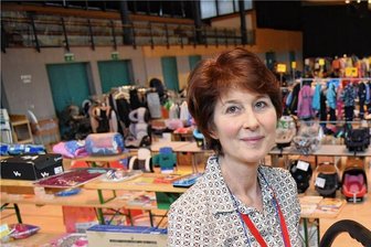 XXL-Basar lockt wieder in die Musikhalle Markneukirchen - Kathrin Schmutzler, Leiterin des Familienzentrums Markneukirchen, hofft auf viele Kunden.