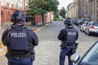 XXL-Polizeieinsatz in Glauchau: Besorgte Anrufe und verschlossene Türen in der Kindertagesstätte „Pusteblume“ - Polizeieinsatz an der Otto-Schimmel-Straße in Glauchau. Linkerhand befindet sich die Kindertagesstätte „Pusteblume“.