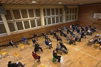 XXL-Solarpark: Oberwieraer tragen ihre Argumente vor - 40 Einwohner verfolgten die Diskussion am Mittwochabend in der Turnhalle.