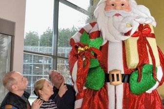 XXL-Weihnachtsmann im Hotel - 