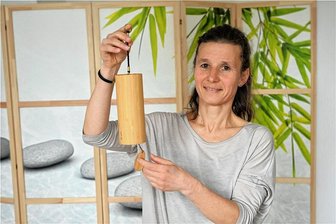 Yoga für Neukirchen: Kurzzeitladen überzeugt mit neuen Bewegungskursen - Seit Anfang März bietet Claudia Rümmler Yogakursen im zweiten Kurzzeitladen in Neukirchen an. 