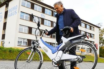 Yoker - eine Innovation aus Zschopau - Eberhard Bredel gehörte Mitte der 1990er-Jahre zu den fünf Entwicklern der ITG Engineering GmbH Zschopau, die Yoker, das europaweit erste Fahrrad mitHybridantrieb, fertigten.