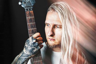 Youtube-Star Bernth: Wie das Internet fast unbemerkt die Rockgitarre revolutionierte - Lehrer für Zigtausende: Youtube-Gitarrenstar Bernd „Bernth“ Brodträger