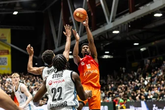 Zähe Nummer: Niners Chemnitz holen gegen die Hamburg Towers den dritten Bundesligasieg in Folge - Victor Bailey gehörte beim Sieg der Niners gegen Hamburg zu den besten Spielern der Chemnitzer.