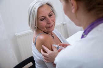 Zahl der Grippe-Toten in Sachsen weiter gestiegen - Vor allem im Alter empfohlen: die Grippeimpfung.