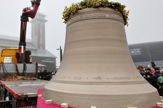 Zahlen und Fakten rund um die neue Friedensglocke für den Fichtelberg - Am Reformationstag 2023 wurde die neue Friedensglocke auf dem Fichtelberg in Oberwiesenthal geweiht.