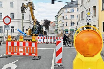 Zahlreiche Baustellen rund um Freiberg, Flöha, Mittweida und Rochlitz - In Freiberg gibt es zahlreiche Straßenbaustellen. So wird die Berthelsdorfer Straße (Bild: Ecke Schönlebestraße) zwischen Roßplatz und Bahnhofstraße, samt Frauensteiner Straße, zwischen Kreisverkehr und Bahnhofstraße gebaut. Die Umleitung verläuft bis zum 21. Juni über Dammstraße, Frauensteiner Straße und Kreisverkehr. 