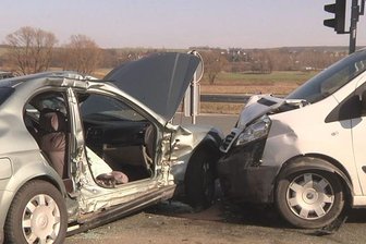 Vier Menschen wurden bei diesem Unfall auf der B 175 in Glauchau verletzt.