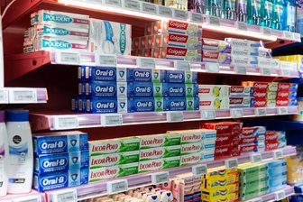 Zahnpasta bei Penny in Chemnitz gestohlen: Fünffacher Vater soll ins Gefängnis - Mehr als 50 Zahnpasta-Packungen hat ein Mann aus einem Supermarkt gestohlen. Weil er schon zahlreiche Vorstrafen hat, soll er nach der neuerlichen Tat nun ins Gefängnis.