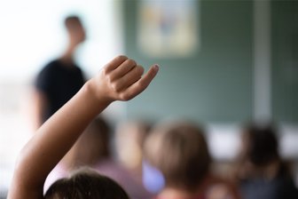 Zank zwischen Erzgebirgsdörfern: Lösung im Gezerre um Abc-Schützen? - Lösung gefunden? Burkhardtsdorf und Gornsdorf ringen um einen tragfähigen Ansatz, ab 2025 alle Kinder richtig einzuschulen.