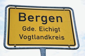 Zankapfel Lagerhalle im Eichigter Ortsteil Bergen: Ratsmehrheit setzt Blech-Verkleidung durch - In Bergen gab es eine Debatte, wie die Lagerhalle verkleidet wird. Blech in Holzoptik, entschied der Rat.