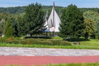 Zaun am Kurpark soll Radler draußen halten - Auf den Wegen im Kurpark Bad Schlema sind Pedalritter nicht gern gesehen. Doch gänzlich draußen bleiben müssen sie künftig nicht.