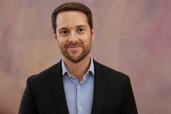 ZDF-Moderator Mirko Drotschmann zu Dreharbeiten für große Deutschland-Show in Plauen - ZDF-Moderator Mirko Drotschmann ist aus Sendungen wie „Logo“ und „Terra X“ bekannt.