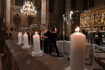 Zehn Kerzen für die NSU-Opfer - Im Zwickauer Dom sind Kerzen für die NSU-Opfer entzündet worden. 
