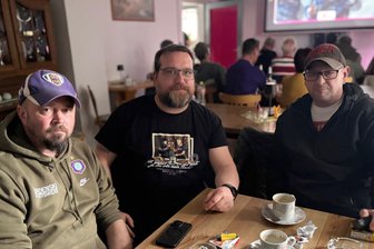 Zehn Spiele ohne Sieg beim FCE – Veilchenfans üben sich in Sarkasmus: „Jetzt sind noch 27 Punkte zu vergeben“ - André Mutschik, Patrick Lang und Kai Richter (von links) haben nicht mehr viel Hoffnung auf den Auer Klassenerhalt.