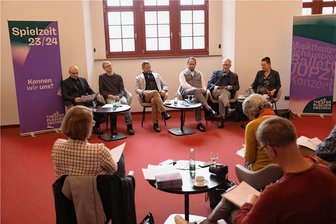 Zehn Theater-Premieren, die sich nicht verpassen sollten: Höhepunkte der Spielzeit 2023/24 in Zwickau - Beim Pressegespräch im Foyer des Gewandhauses haben Generalintendant Dirk Löschner und sein Leitungsteam den Spielplan für die neue Spielzeit 2023/24 vorgestellt.