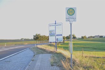 Zehnjährige aus Lichtenwalde muss an der B 169 in Chemnitz aussteigen: Hat der Busfahrer den Haltewunsch übersehen? - Die Haltestelle Chemnitz, Braunsdorfer/Frankenberger Straße liegt an einer Bundesstraße, es gilt Tempo 70.