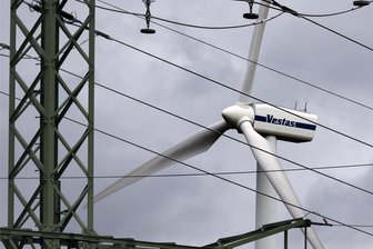 Zehntausende Sachsen müssen ab 2025 weniger für ihren Strom zahlen - Um den Öko-Strom aufnehmen und ihn dann in den Süden transportieren zu können, musste und muss das Netz im Norden und Osten der Republik stark ausgebaut werden. Die Kosten für diesen Ausbau sollen nun gerechter auf die Gesamtbevölkerung aufgeteilt werden.