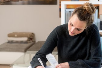 Zehntausende Steuererklärungen fehlen im Erzgebirgskreis: Frist läuft am 31. Juli ab - Höchste Zeit für die Steuererklärung: Im Erzgebirgskreis werden viele Unterlagen erst in den letzten Tagen vor Fristende abgegeben.