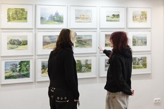 Zeichnungen und Aquarelle der gediegenen Art in der Chemnitzer Galerie Weise - Die Aquarelle von Manfred Pietsch zeigen Natur wie auch städtische Szenerien.
