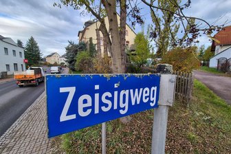 Zeisigweg in Oberlichtenau soll Status verlieren – Was das für die Anwohner heißt - Blick auf das Schild zum Zeisigweg in Oberlichtenau.