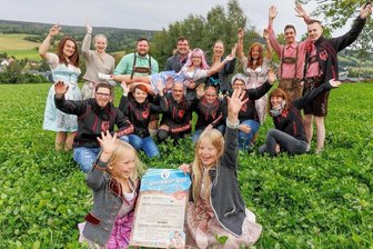 Zeit für Dirndl und Lederhose bei den Königswalder Wiesn: Ein Dorf im Ausnahmezustand - Die Vorfreude beim Organisationsteam der Königswalder Wiesn ist nach zwei Jahren Corona-Pause riesig. Am Freitagabend geht es los.
