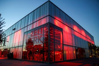 Zeit-Werk-Stadt strahlt in die Nacht - 
