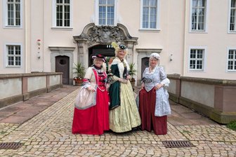 Zeitreise in den Barock: Schloss Lichtenwalde feiert Vitzthum-Fest - Die schönsten Bilder - Höfisches Leben wie vor 300 Jahren gab es zum Parkfest im Schloss Lichtenwalde.