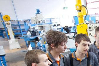 Zeitunglesen macht schlauer -