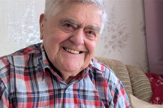 Zeitzeuge erinnert sich an Bombardierung 1944: Äpfel retten einen Freiberger im Zweiten Weltkrieg - Harry Sandig hat das Lachen wiedergefunden. Zwei Mal wurden seine Wohnungen im Zweiten Weltkrieg zerstört.