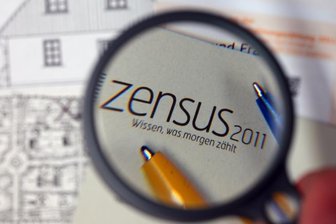 Zensus 2011 mit juristischem Nachspiel - Fragebogen und Rückumschlag an das Statistische Landesamt, hier von 2011. Dieses Jahr erfolgt die nächste Volkszählung. 