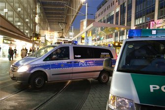 Zentralhaltestelle in Chemnitz: Mann mit Machete bedroht - Der Vorfall ereignete sich an der Zentralhaltestelle in Chemnitz.