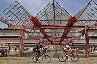 Zentralhaltestelle: Radwegebau in Zwickau in Raten - Nun soll auch an der Zentralhaltestelle ein kleines Stück Radweg entstehen. 