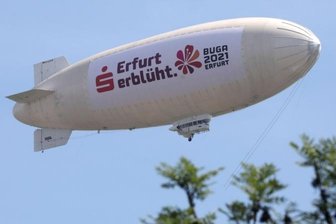 Zeppelin schwebt über Hohenstein-Ernstthal -