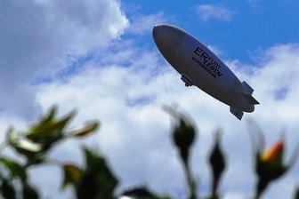 Zeppelin über Chemnitz - "Erfurt erleben", diese Botschaft trug ein Luftschiff am Montag von der thüringischen in die sächsische Landeshauptstadt. Dabei kam es auch in Chemnitz zu einem nur wenige Minuten dauernden Überflug.