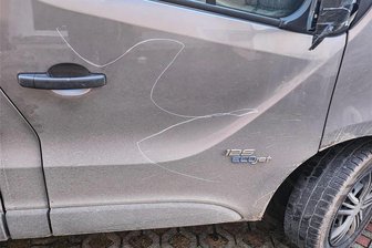 Zerkratzte Autos im Zwickauer Stadtteil Niederhohndorf: Noch ist kein Täter gefunden - Mehrere Autos in Niederhohndorf trugen solche Spuren.