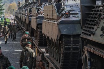 Zerstörte Eisenbahnbrücke im Erzgebirge: Bundeswehr muss mit Schützenpanzern auf die Straße ausweichen - Die Marienberger Jäger konnten in den vergangenen Jahren unter anderem ihre Schützenpanzer Marder per Eisenbahn transportieren. Das ist nun nicht mehr möglich.