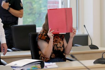 Zeuge: Angeklagte war schon früher am Fundort von Fabian - Die Angeklagte schweigt bislang vor Gericht zu den Vorwürfen. 